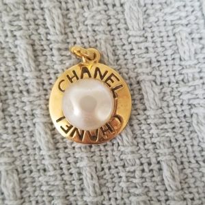 Chanel pendant pearl and gold vintage